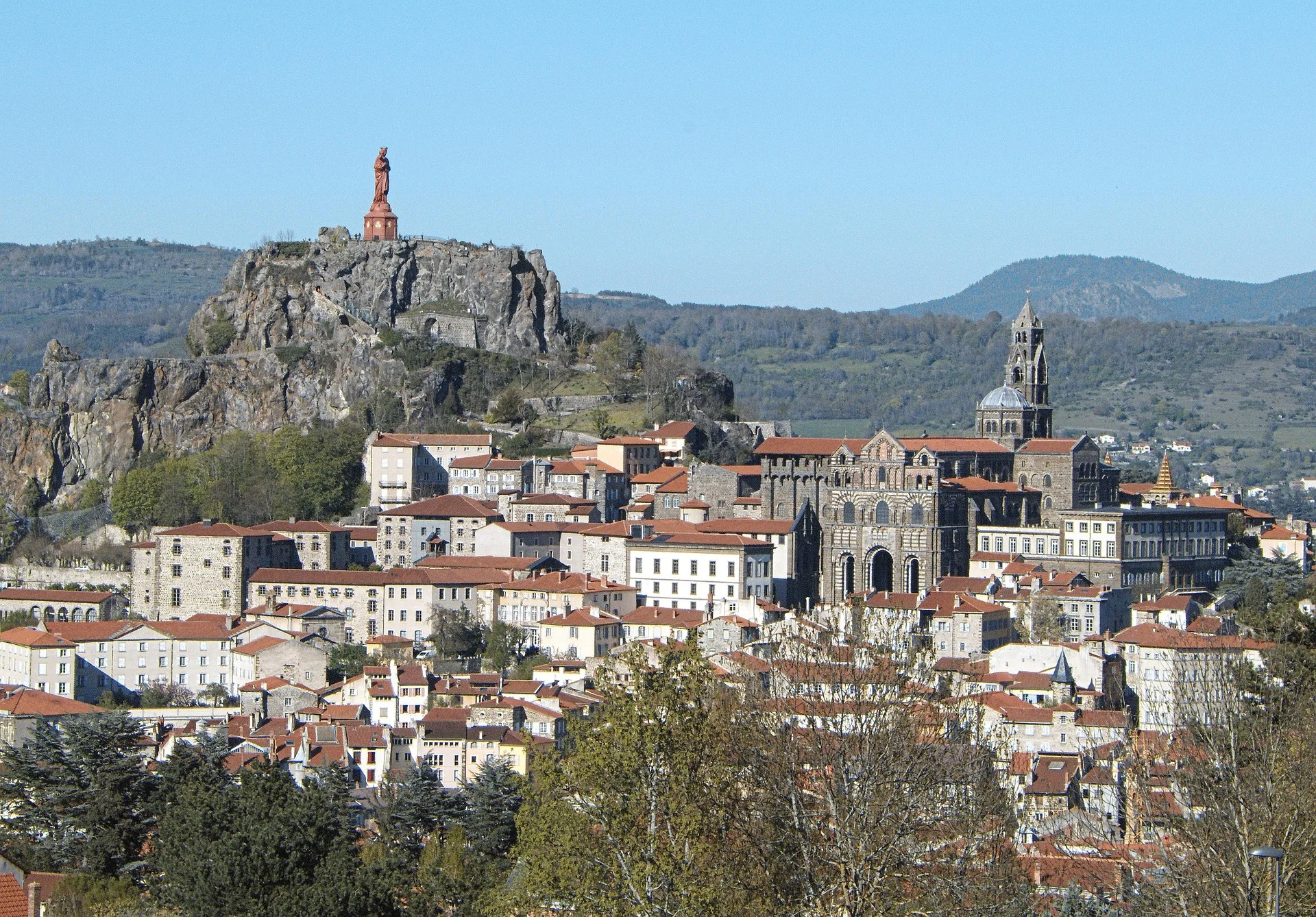 luctheo-le-puy-en-velay-1376290_1920